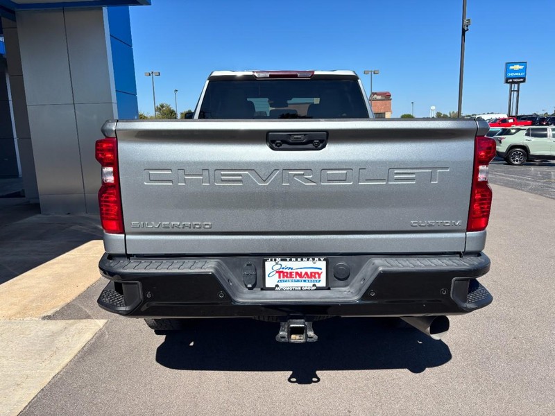 Chevrolet Silverado 2500HD Vehicle Image 05