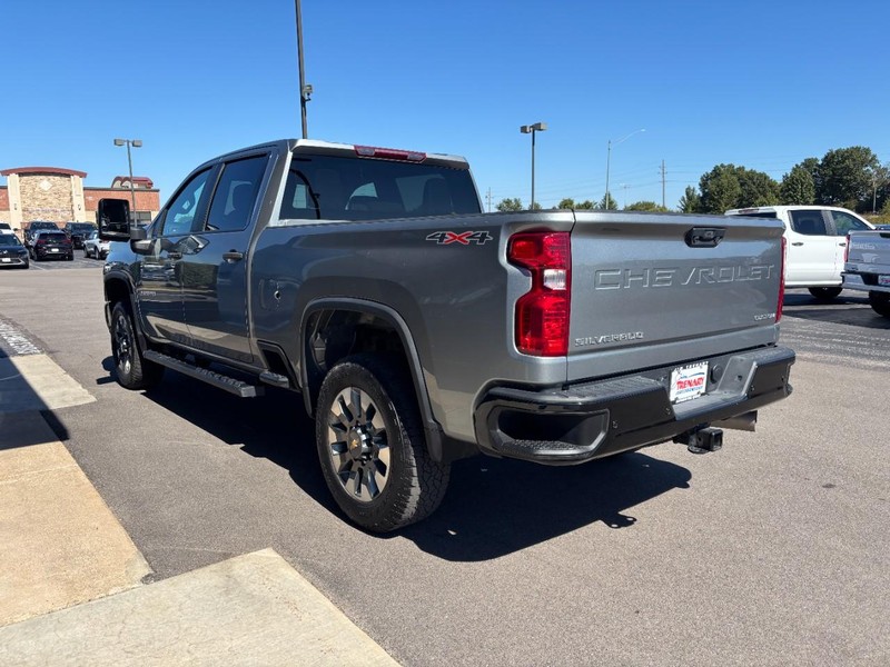 Chevrolet Silverado 2500HD Vehicle Image 06