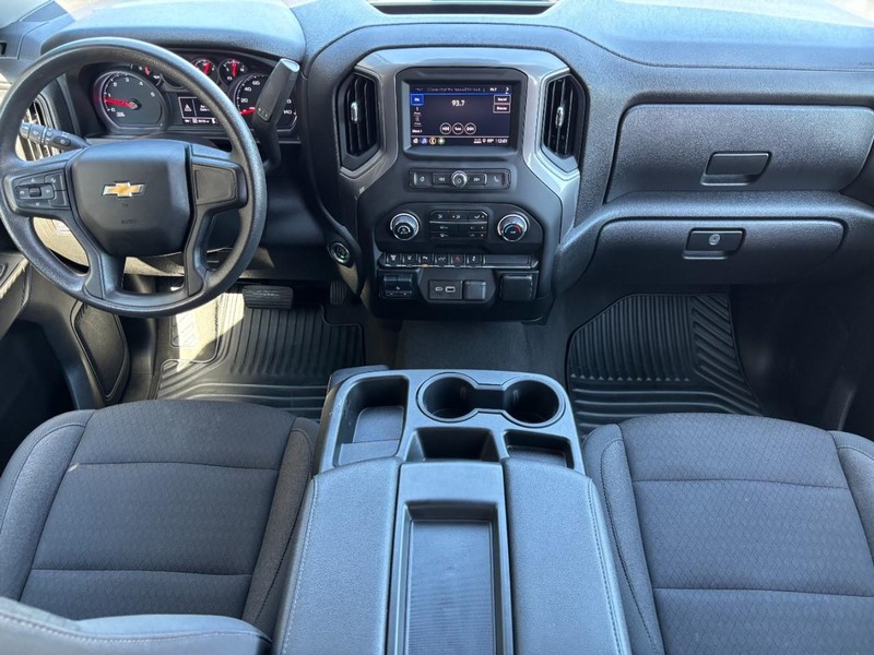 Chevrolet Silverado 2500HD Vehicle Image 11