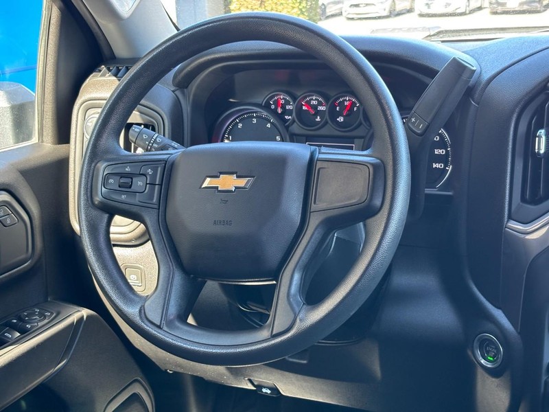 Chevrolet Silverado 2500HD Vehicle Image 12