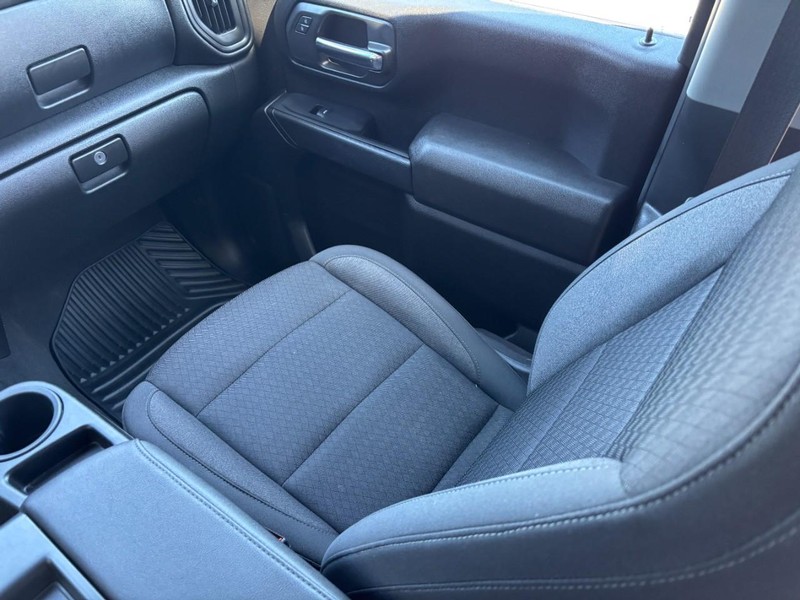 Chevrolet Silverado 2500HD Vehicle Image 15