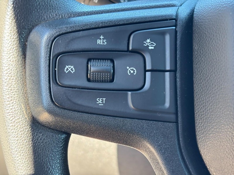 Chevrolet Silverado 2500HD Vehicle Image 17