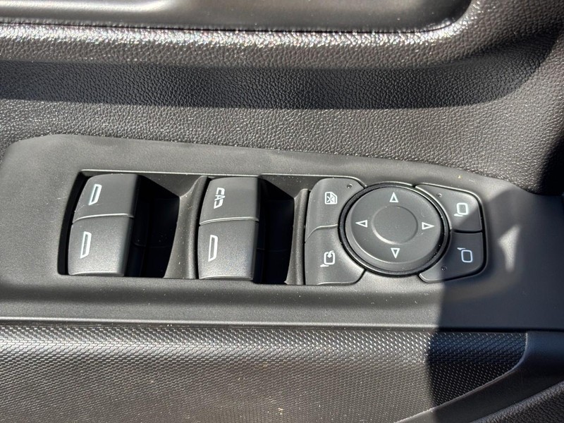 Chevrolet Silverado 2500HD Vehicle Image 22