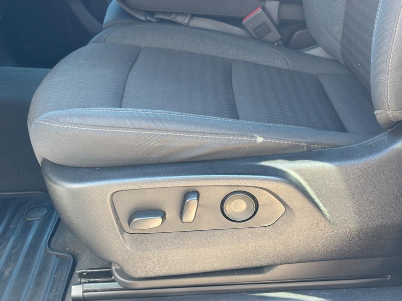 Chevrolet Silverado 2500HD Vehicle Image 24