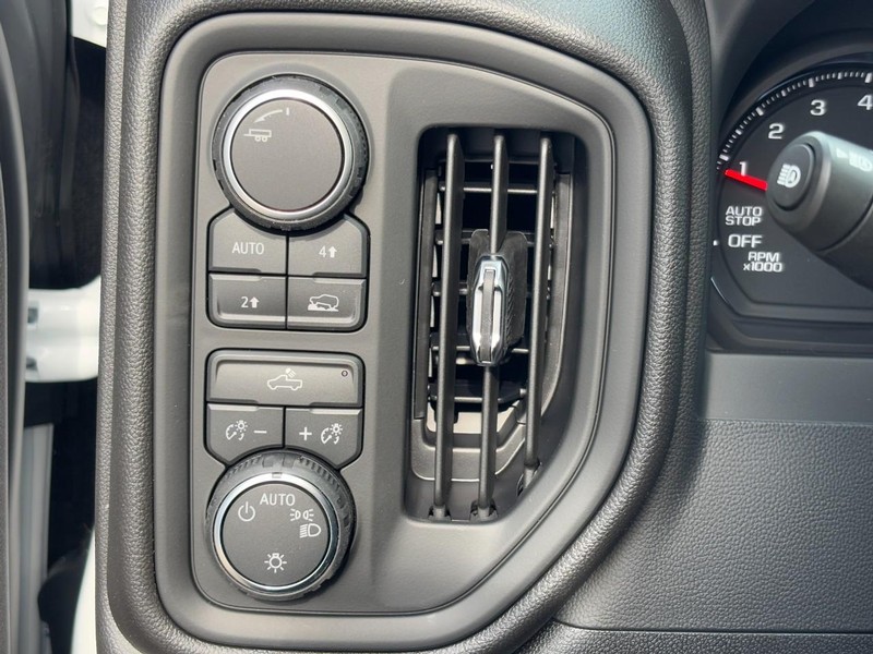 Chevrolet Silverado 1500 Vehicle Image 12