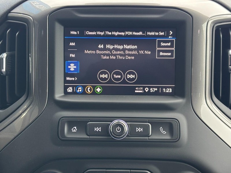 Chevrolet Silverado 2500HD Vehicle Image 08