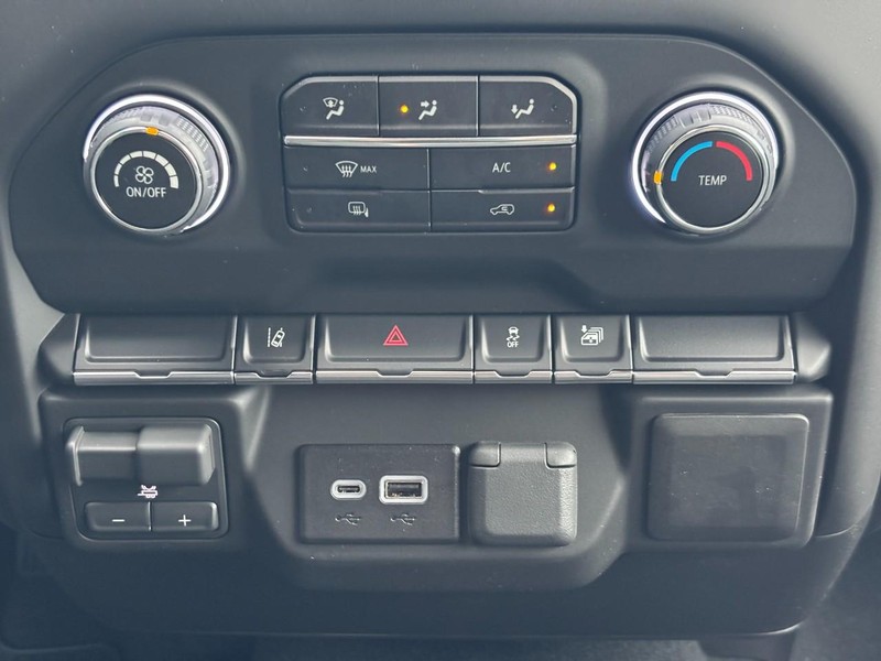 Chevrolet Silverado 2500HD Vehicle Image 10