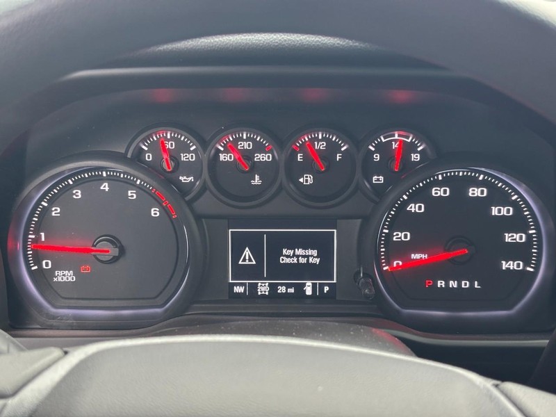 Chevrolet Silverado 2500HD Vehicle Image 14