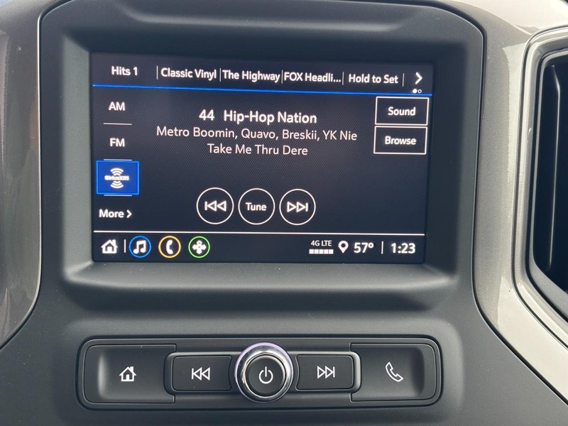 Chevrolet Silverado 2500HD Vehicle Image 15