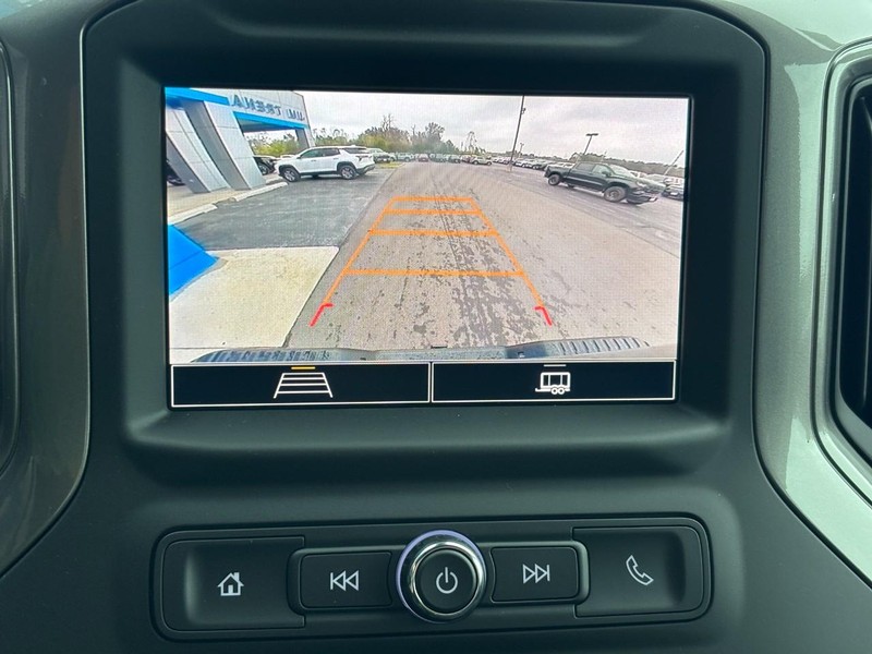 Chevrolet Silverado 2500HD Vehicle Image 16