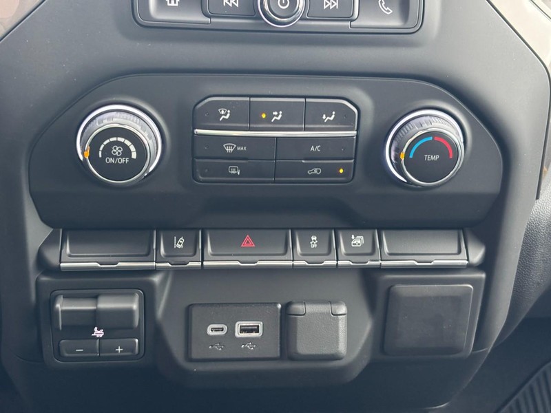 Chevrolet Silverado 2500HD Vehicle Image 17