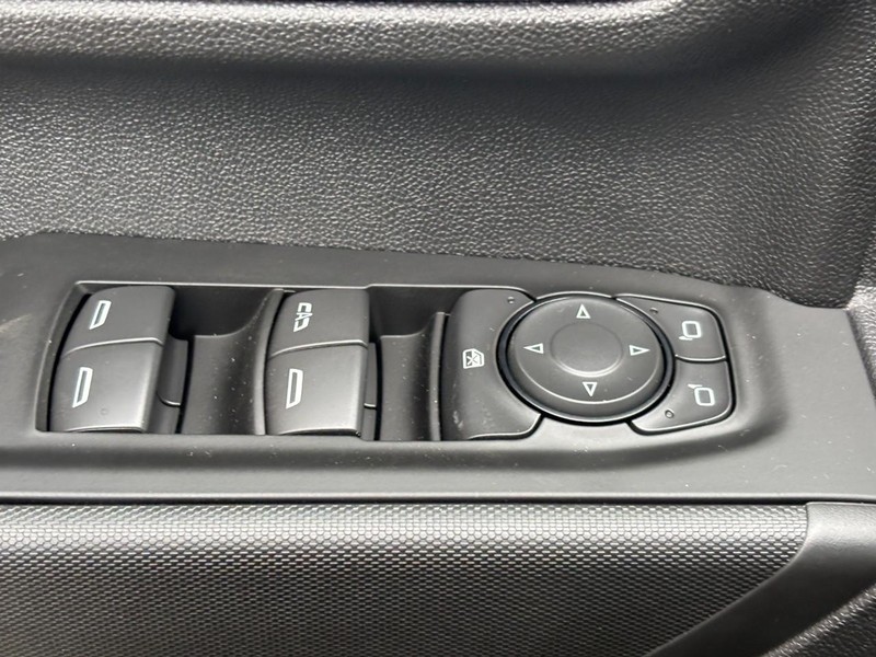 Chevrolet Silverado 2500HD Vehicle Image 18