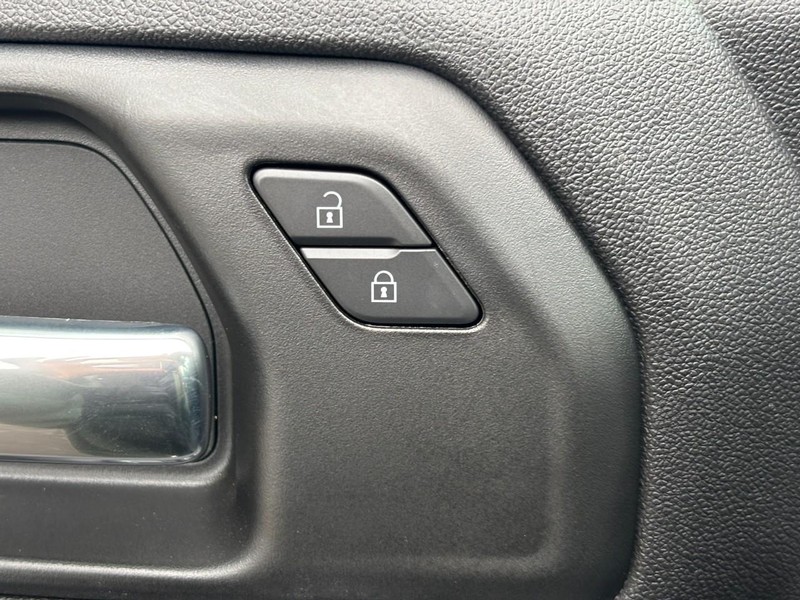 Chevrolet Silverado 2500HD Vehicle Image 19