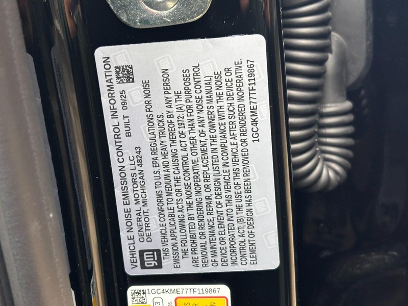 Chevrolet Silverado 2500HD Vehicle Image 21