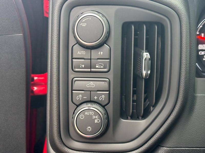 Chevrolet Silverado 1500 Vehicle Image 12