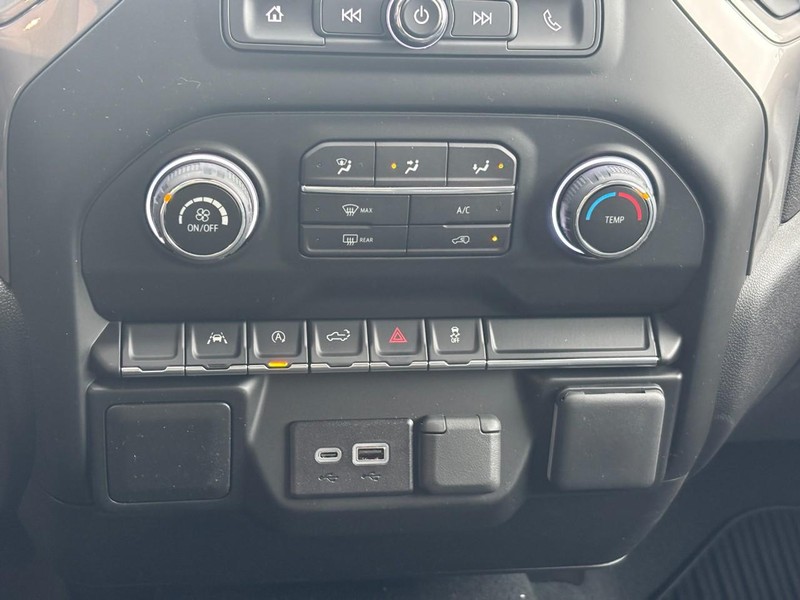 Chevrolet Silverado 1500 Vehicle Image 17