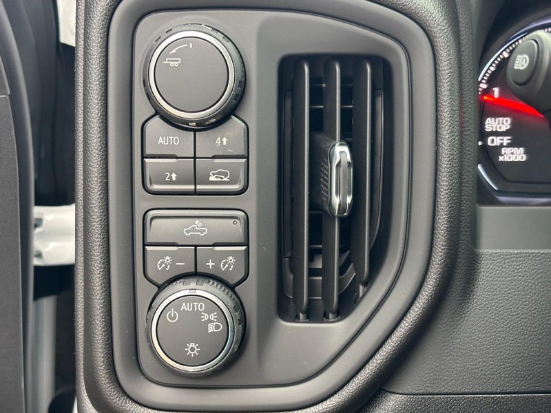 Chevrolet Silverado 1500 Vehicle Image 12