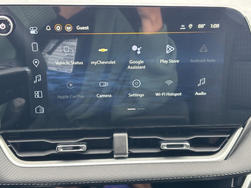 Chevrolet Equinox Vehicle Image 16