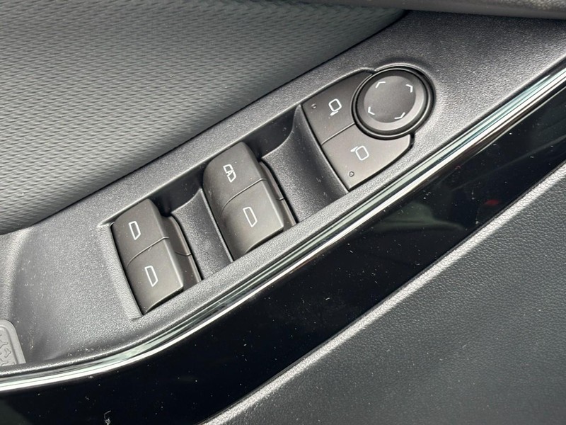 Chevrolet Equinox Vehicle Image 20