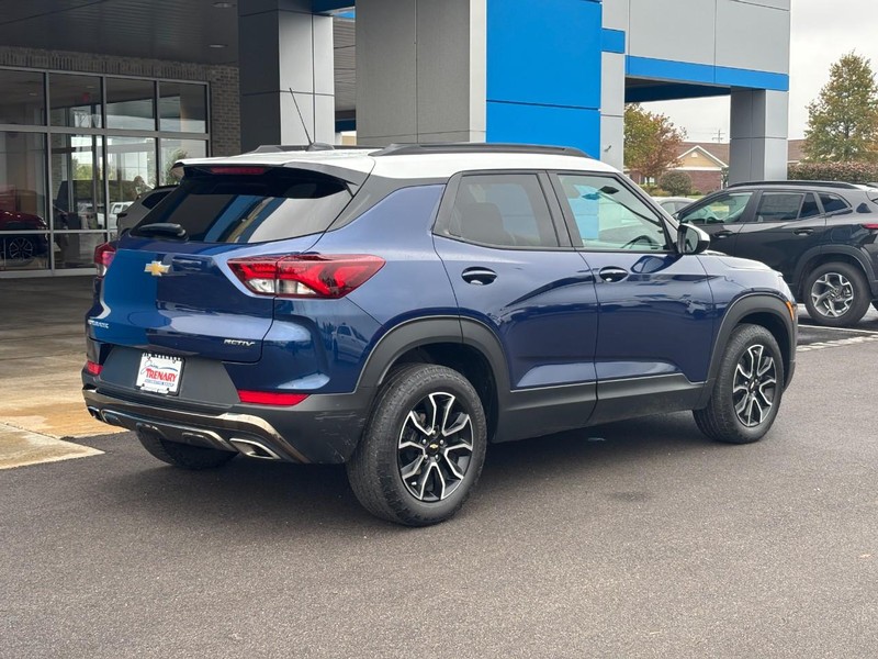 Chevrolet TrailBlazer Vehicle Image 03