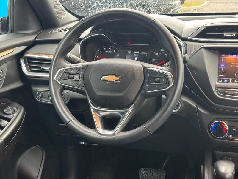 Chevrolet TrailBlazer Vehicle Image 12