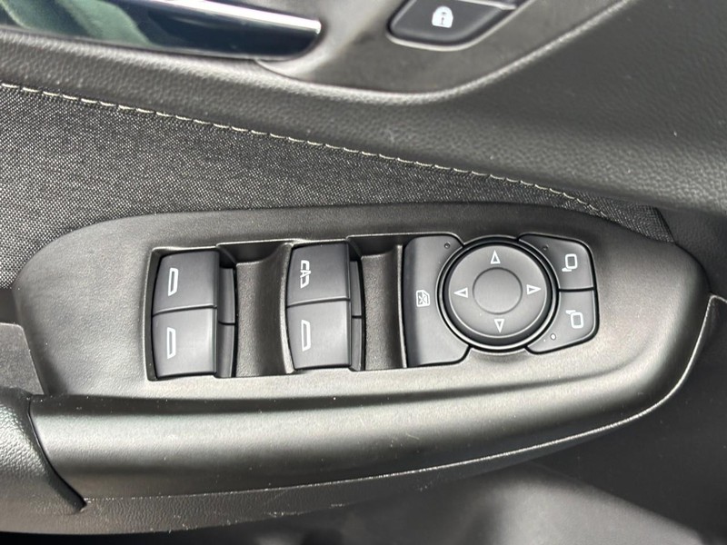 Chevrolet TrailBlazer Vehicle Image 24