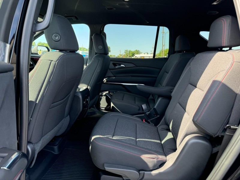 Chevrolet Traverse Vehicle Full-screen Gallery Image 5