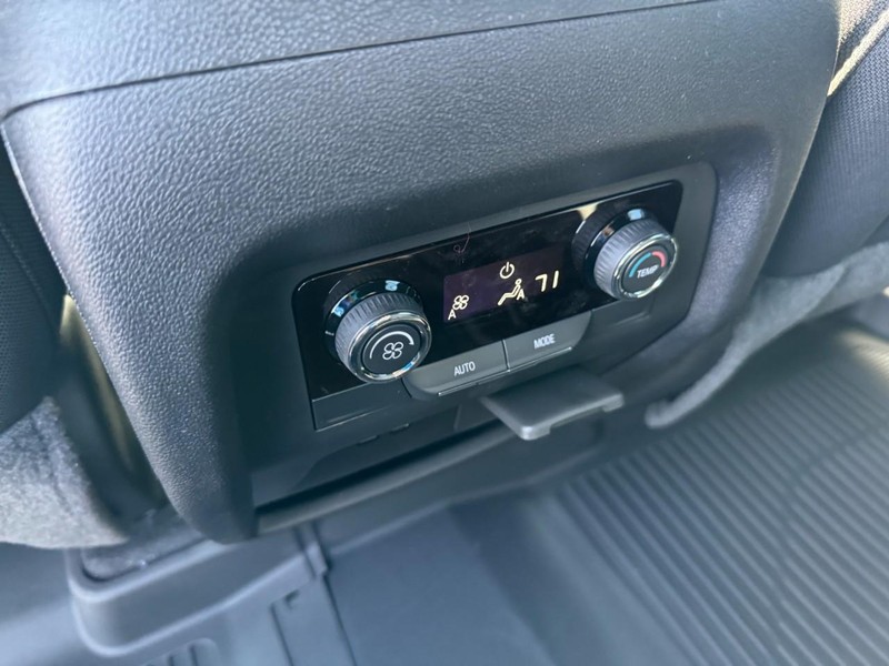 Chevrolet Traverse Vehicle Full-screen Gallery Image 6