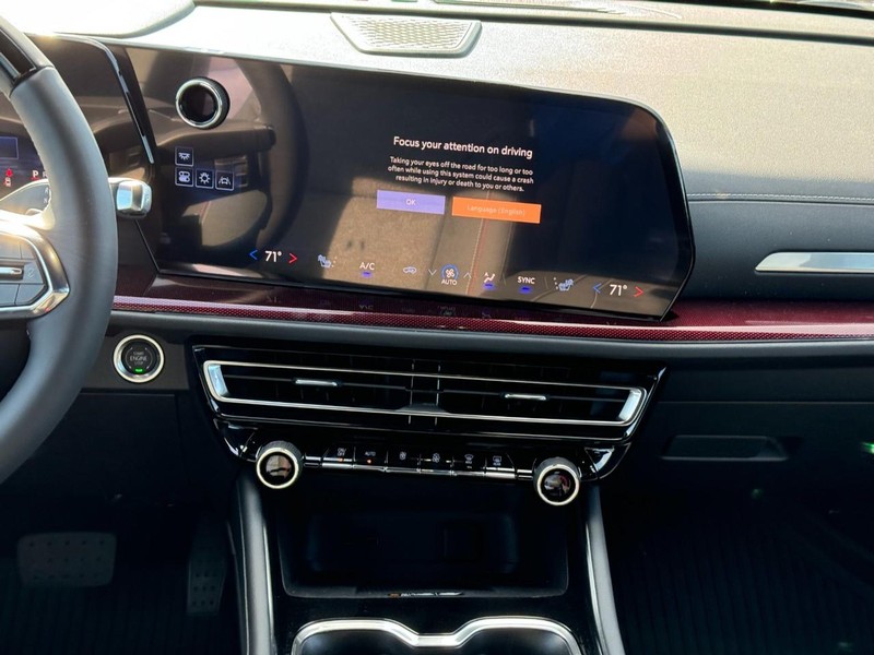 Chevrolet Traverse Vehicle Full-screen Gallery Image 9