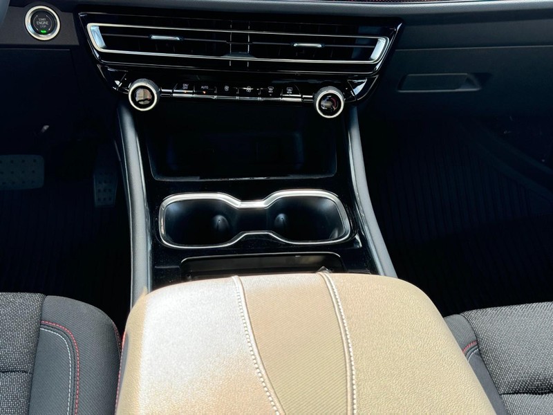 Chevrolet Traverse Vehicle Full-screen Gallery Image 10