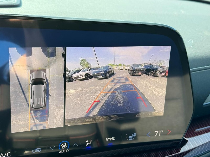 Chevrolet Traverse Vehicle Full-screen Gallery Image 17