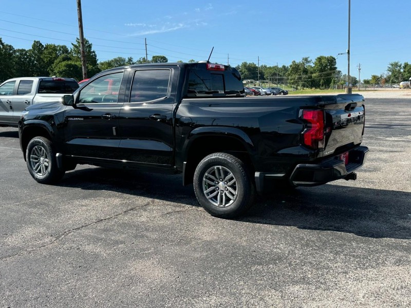 Chevrolet Colorado Vehicle Full-screen Gallery Image 3