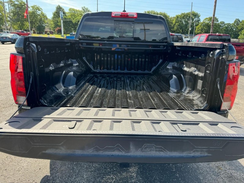 Chevrolet Colorado Vehicle Full-screen Gallery Image 4