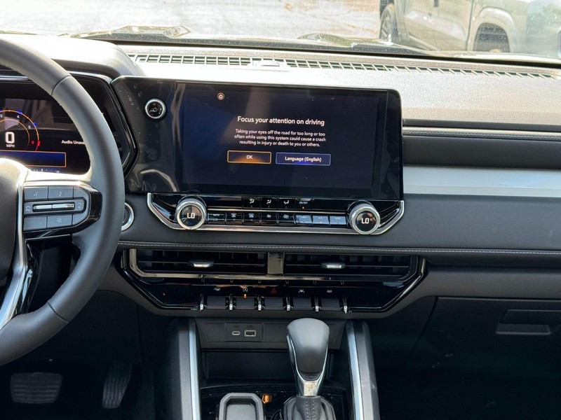 Chevrolet Colorado Vehicle Full-screen Gallery Image 8