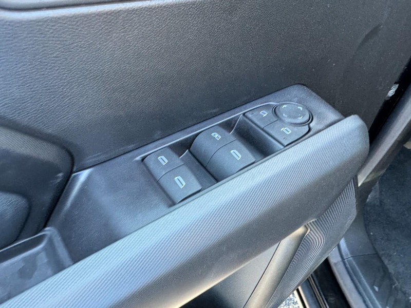 Chevrolet Colorado Vehicle Full-screen Gallery Image 11