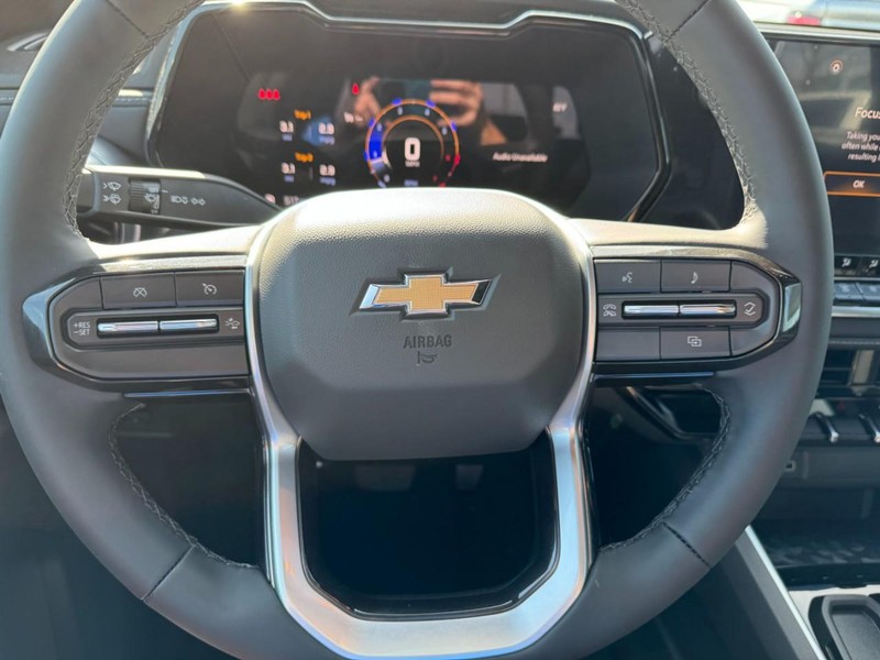 Chevrolet Colorado Vehicle Full-screen Gallery Image 12