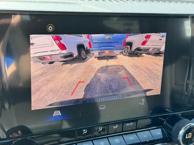 Chevrolet Colorado Vehicle Full-screen Gallery Image 15