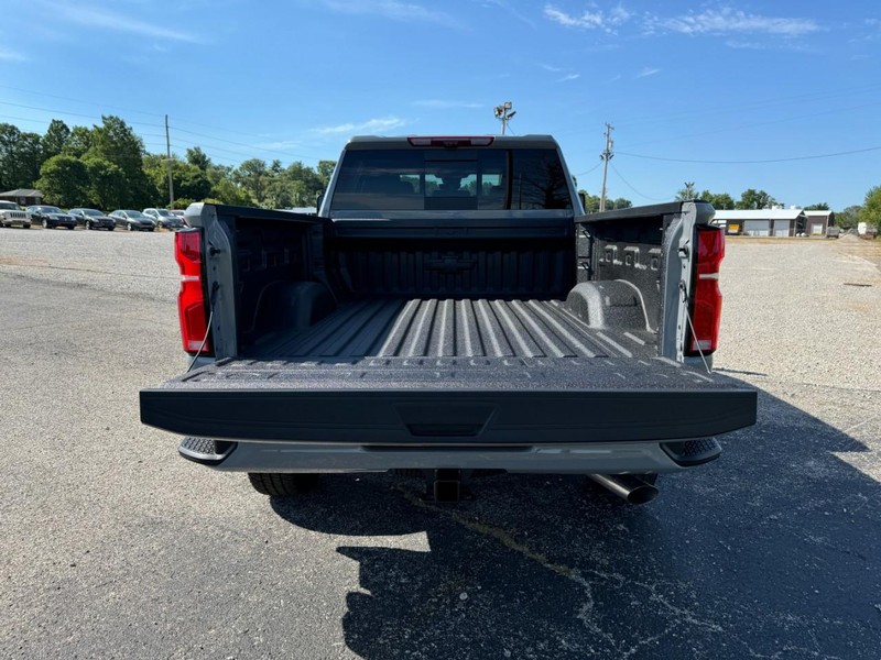 Chevrolet Silverado 2500HD Vehicle Full-screen Gallery Image 4