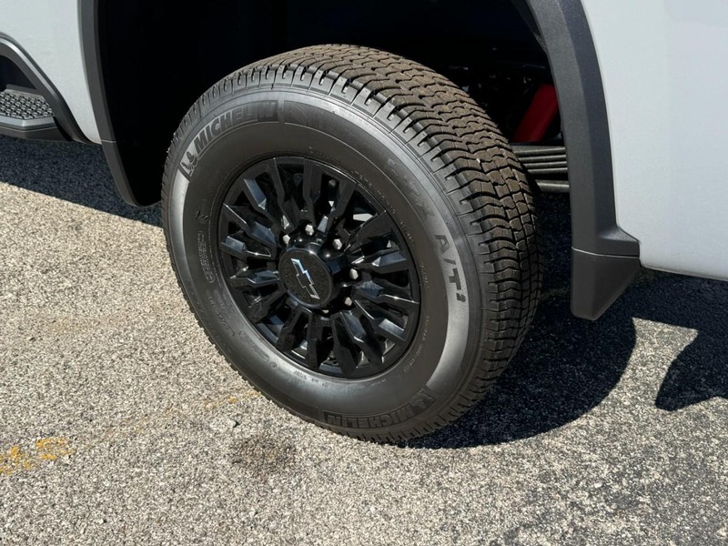 Chevrolet Silverado 2500HD Vehicle Full-screen Gallery Image 5