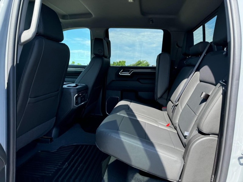 Chevrolet Silverado 2500HD Vehicle Full-screen Gallery Image 6