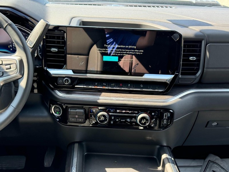 Chevrolet Silverado 2500HD Vehicle Full-screen Gallery Image 9