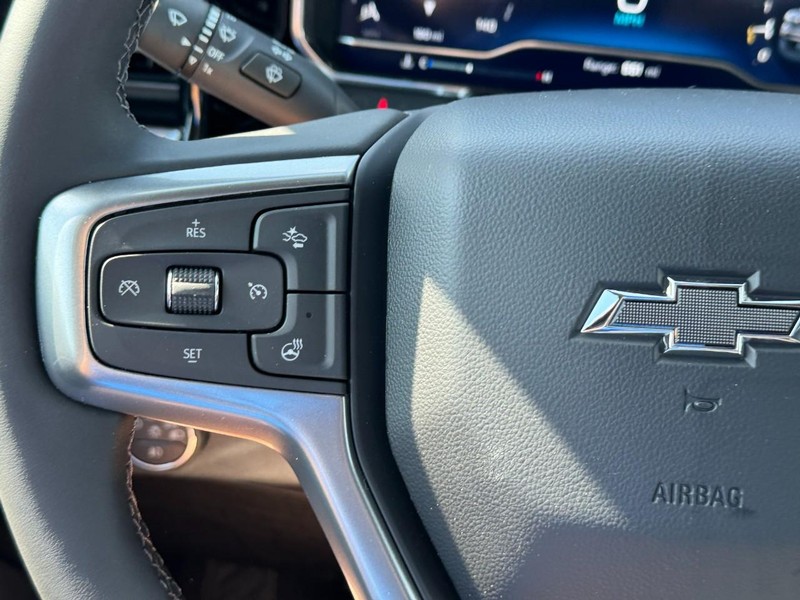 Chevrolet Silverado 2500HD Vehicle Full-screen Gallery Image 14