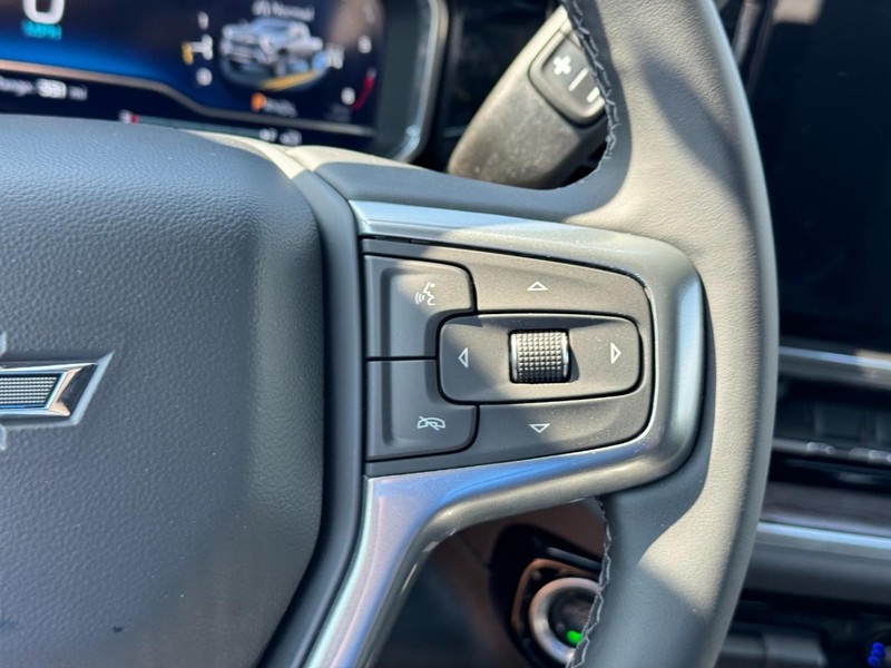 Chevrolet Silverado 2500HD Vehicle Full-screen Gallery Image 15