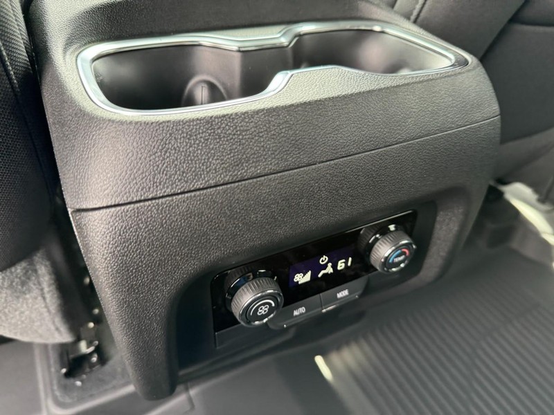 Chevrolet Traverse Vehicle Full-screen Gallery Image 7