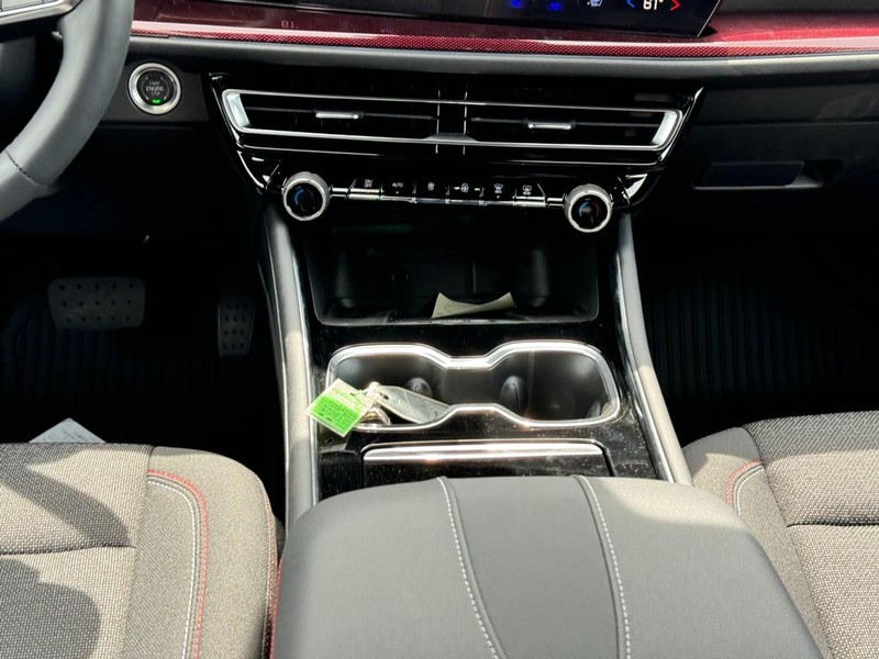 Chevrolet Traverse Vehicle Full-screen Gallery Image 11