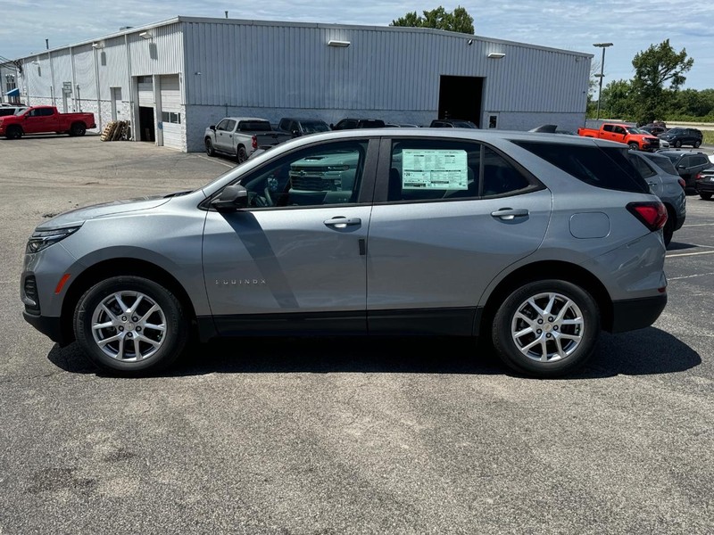 Chevrolet Equinox Vehicle Full-screen Gallery Image 2