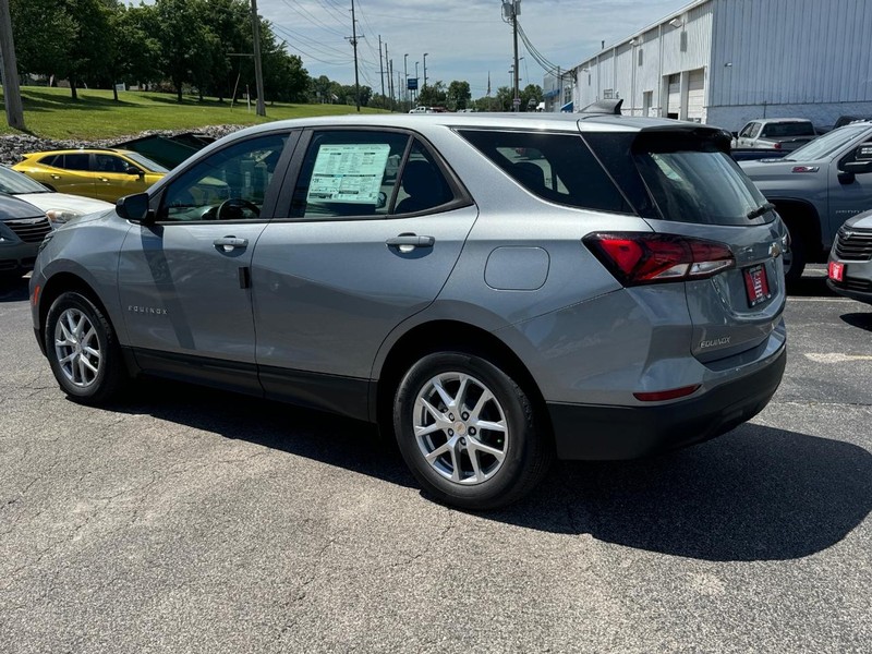 Chevrolet Equinox Vehicle Full-screen Gallery Image 3