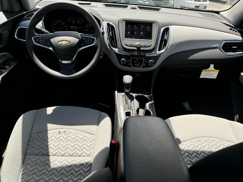 Chevrolet Equinox Vehicle Full-screen Gallery Image 6
