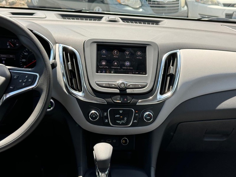Chevrolet Equinox Vehicle Full-screen Gallery Image 8