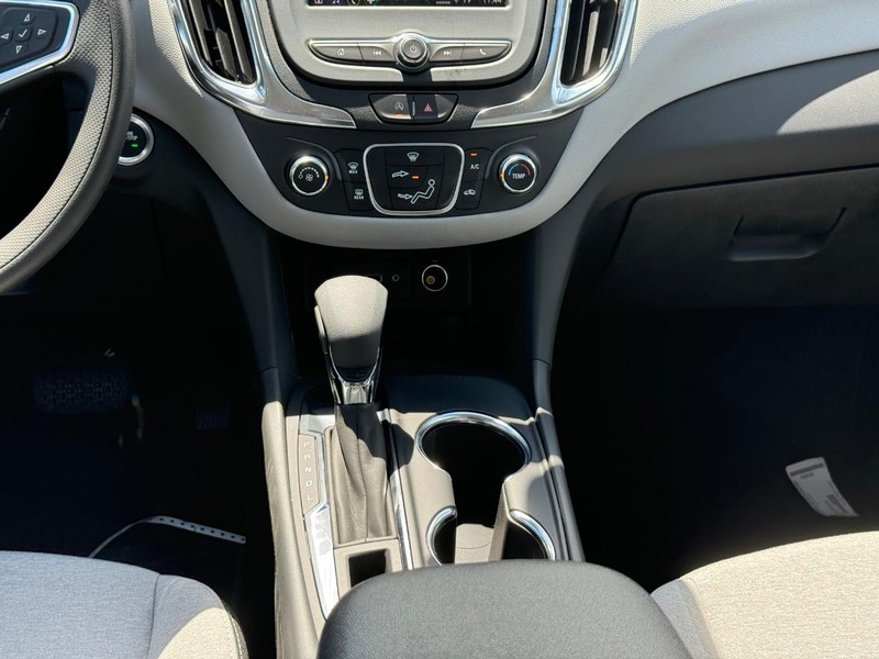 Chevrolet Equinox Vehicle Full-screen Gallery Image 9